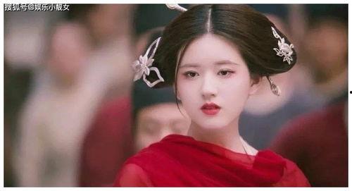 女明星吃瓜爆料,女明星揭秘幕后真相，吃瓜爆料引热议  第1张