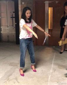 娱乐吃瓜酱衣服在线观看,揭秘明星衣橱，在线观看时尚盛宴  第2张